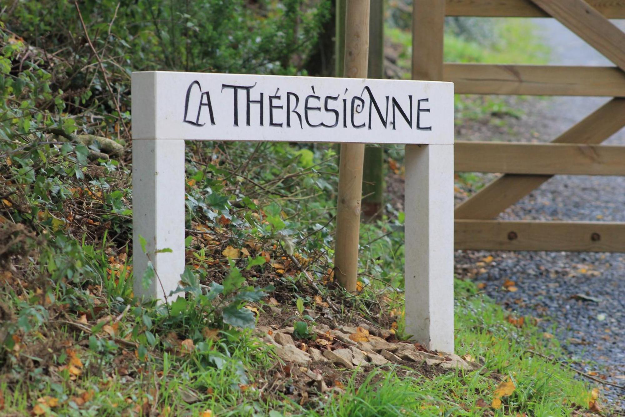 La Theresienne Pleines-Oeuvres 외부 사진